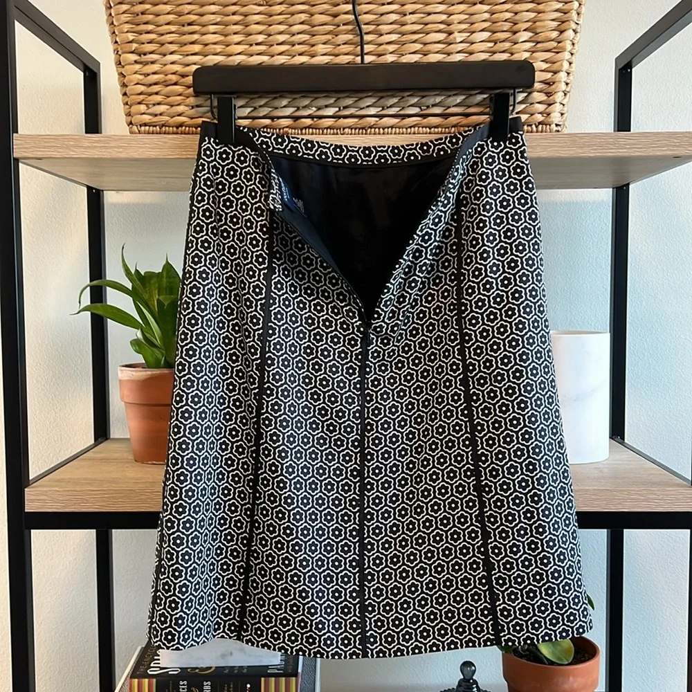 Ann Taylor 100% Silk Black & White Floral Classic Skirt, 2P - Picture 5 of 6